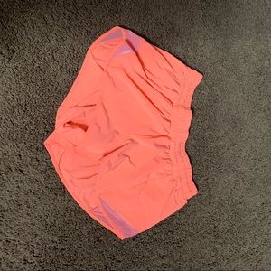 Lulu Lemon Hotty Hot Short 2.5”